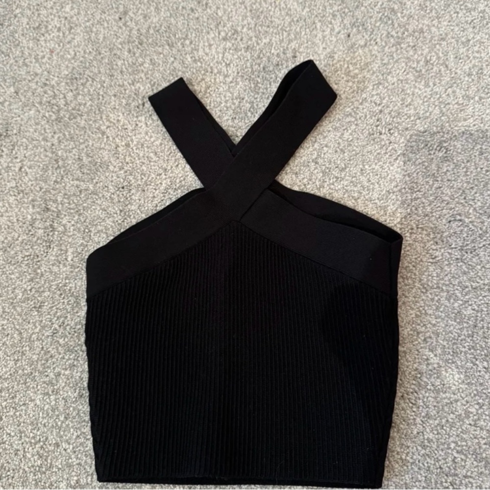 Aritzia women’s black crop top